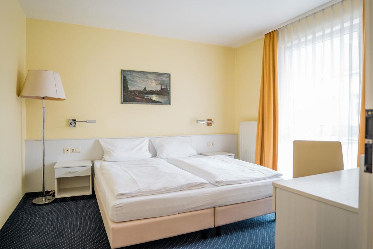 Point Hotel Apartments And Rooms Дрезден Екстериор снимка