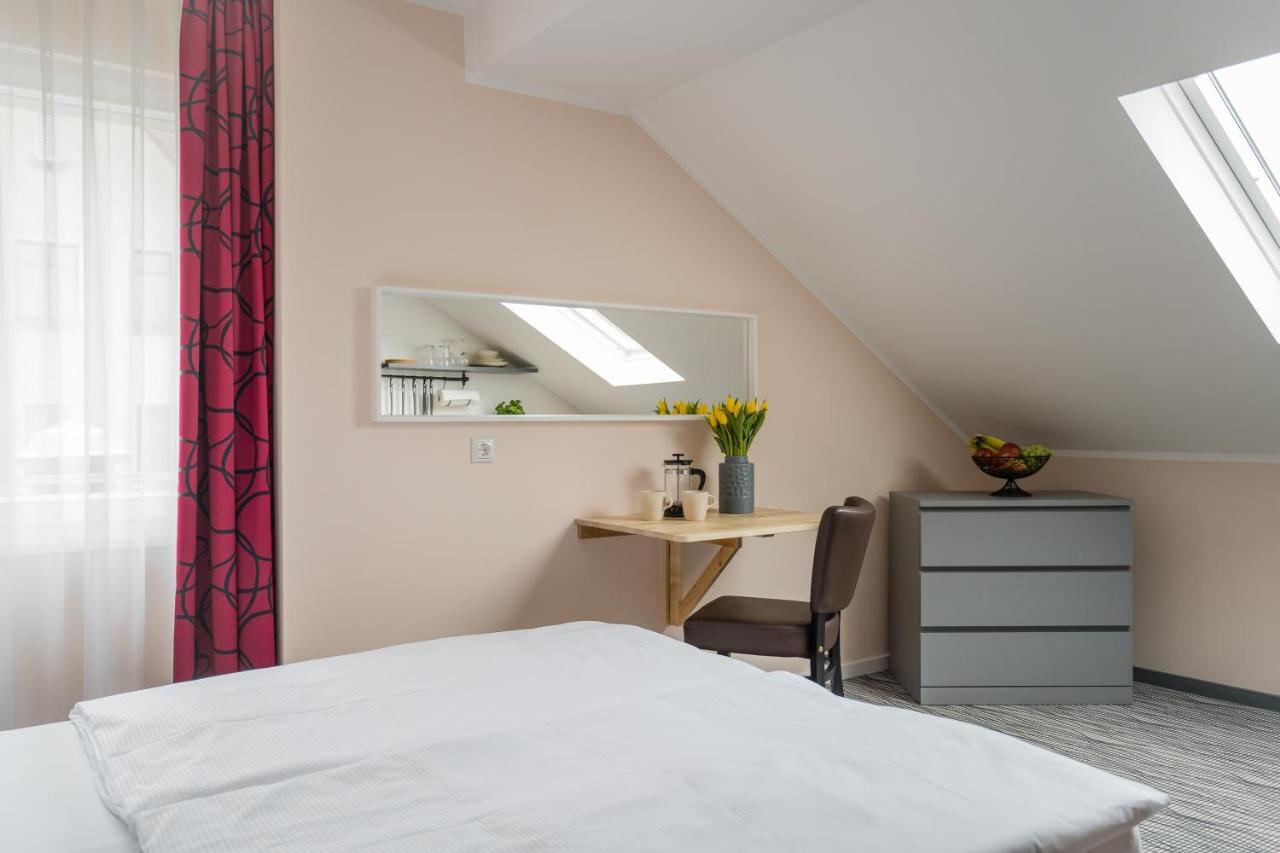 Point Hotel Apartments And Rooms Дрезден Екстериор снимка